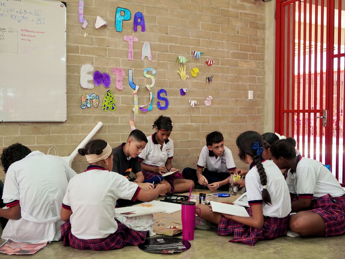 Niños en clase de artes en Cecilia Porras School. // Foto: Jorge Díaz - EU.