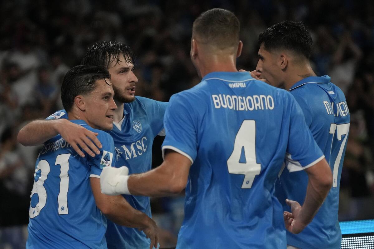 Roban a futbolista del Napoli cuando salía del estadio tras jugar un partido