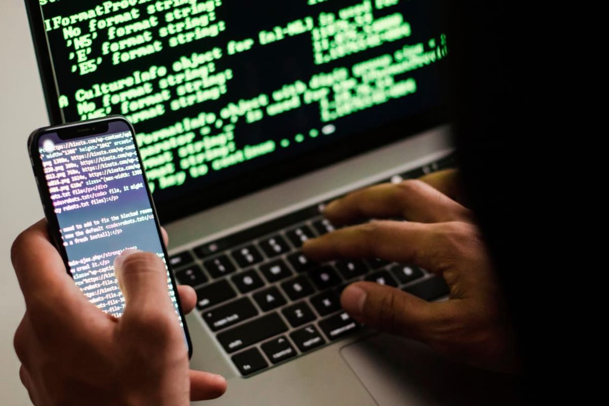¿Sientes que te siguen? Así puedes saber si te están rastreando el celular