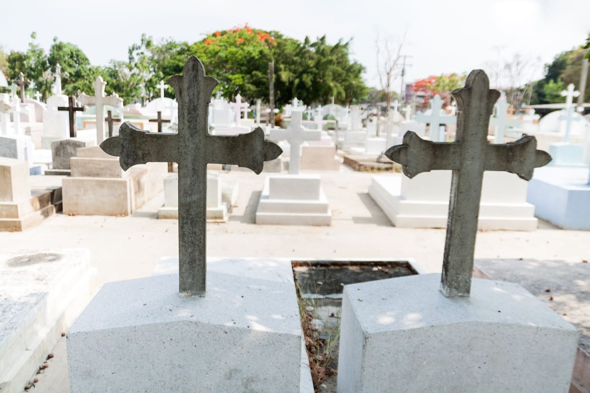 Insólito: hombre desentierra a su hermana y lleva el cadáver al banco para reclamar sus ahorros