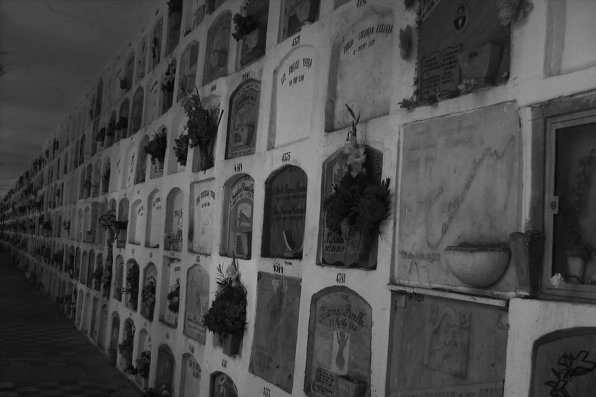 Las plañideras: oficio funerario en el Caribe y Latinoamérica