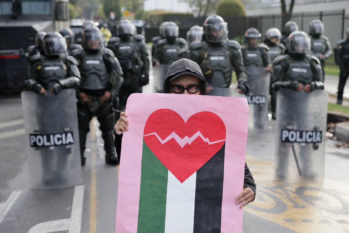 Las manifestaciones tuvieron lugar sobre la Avenida El Dorado. // Foto: EFE/ Carlos Ortega