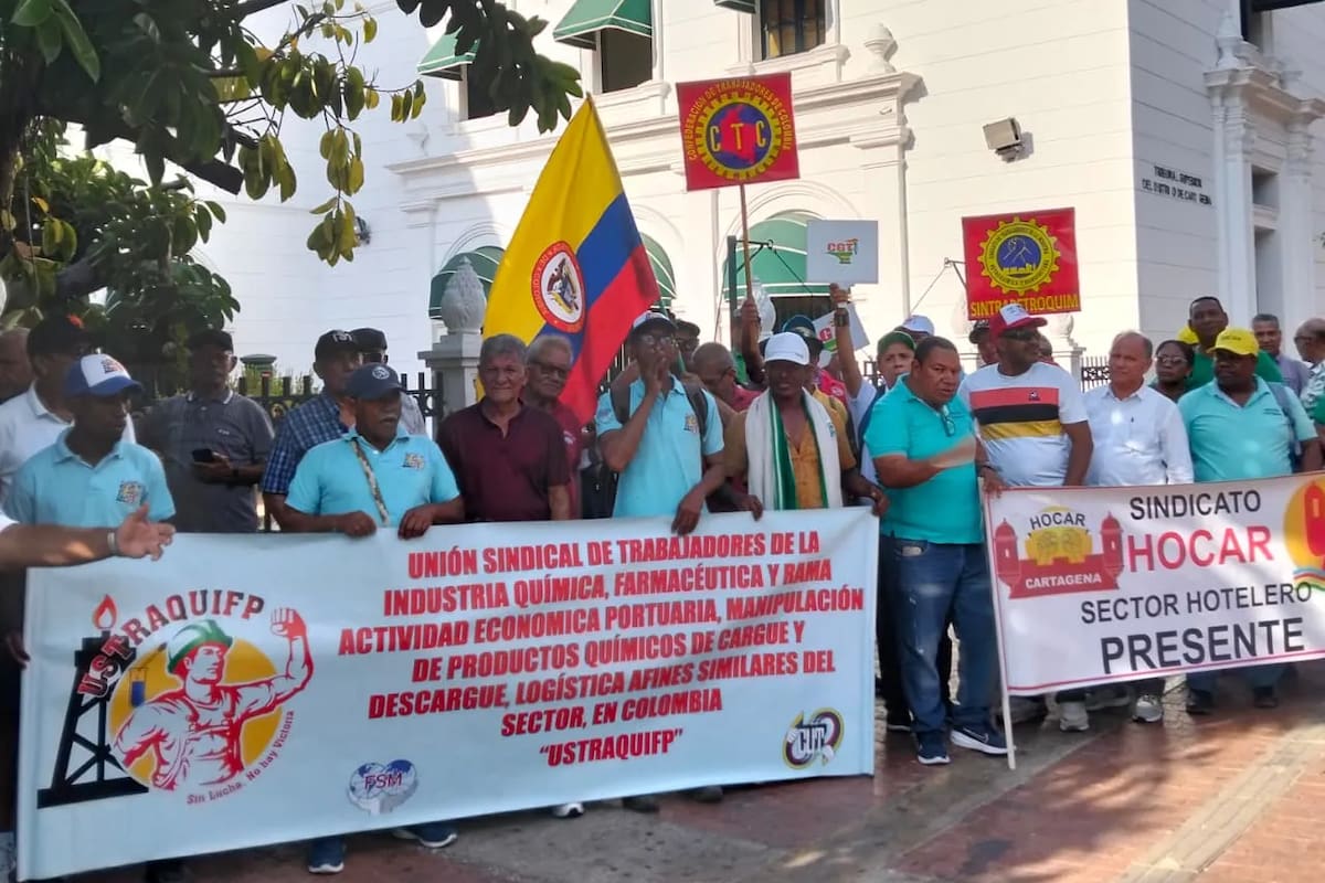 Centrales obreras en Cartagena realizan plantón en defensa del salario mínimo