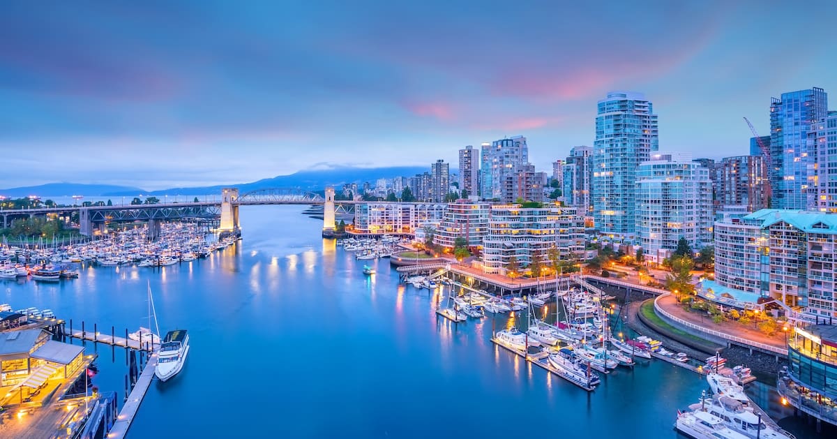 Hermosa vista del horizonte del centro de Vancouver, Columbia Británica, Canadá al atardecer.