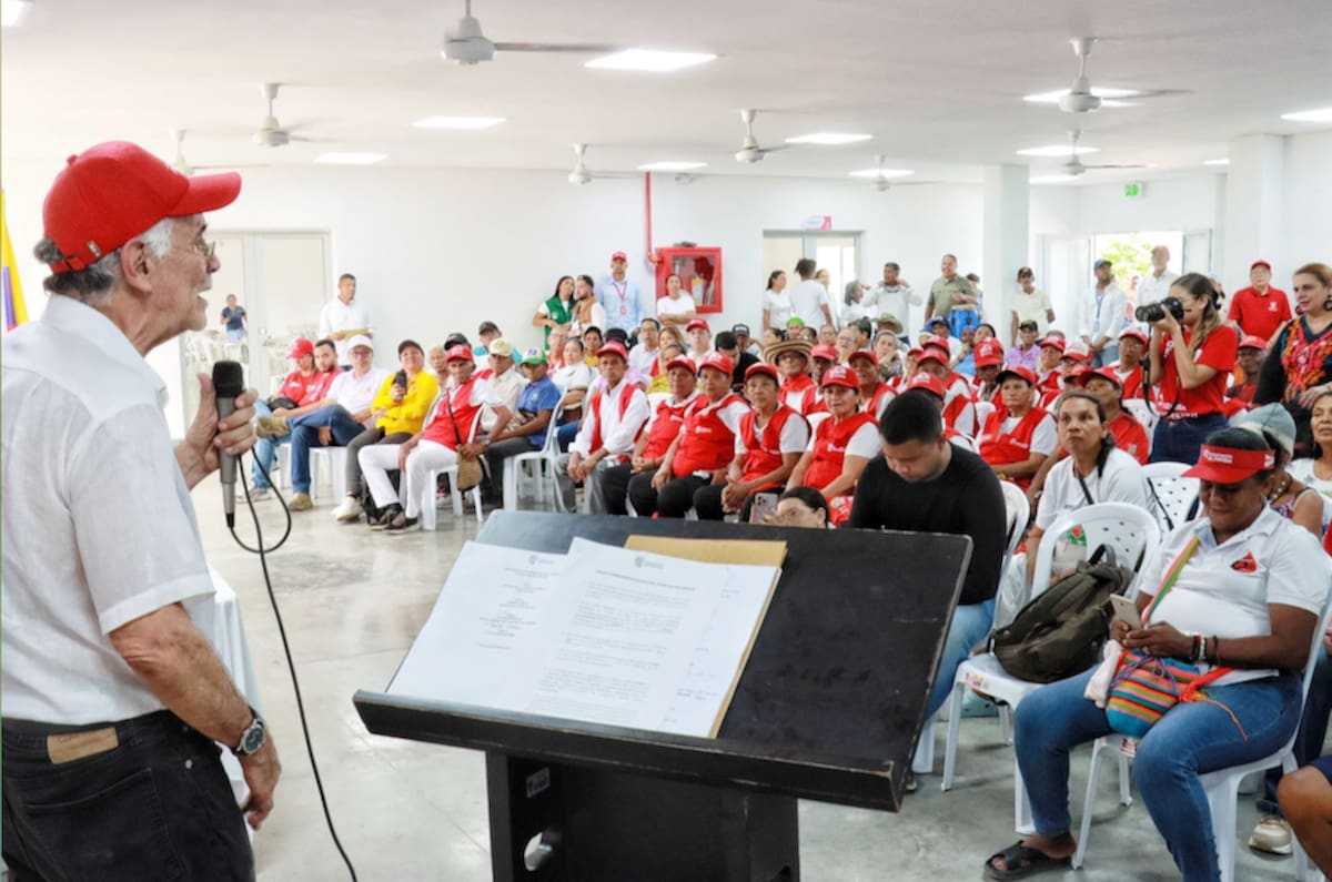 Según el gobernador del Atlántico, Eduardo Verano, con esta infraestructura, Repelón se posesiona como referente en política social al contar con la primera Escuela de Familia.//Cortesía Gobernación del Atlántico.