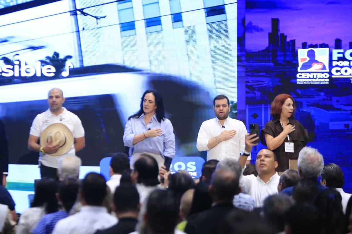 Los cinco precandidatos del Centro Democrático debatieron sobre el turismo en Colombia. // Foto: Julio Castaño.