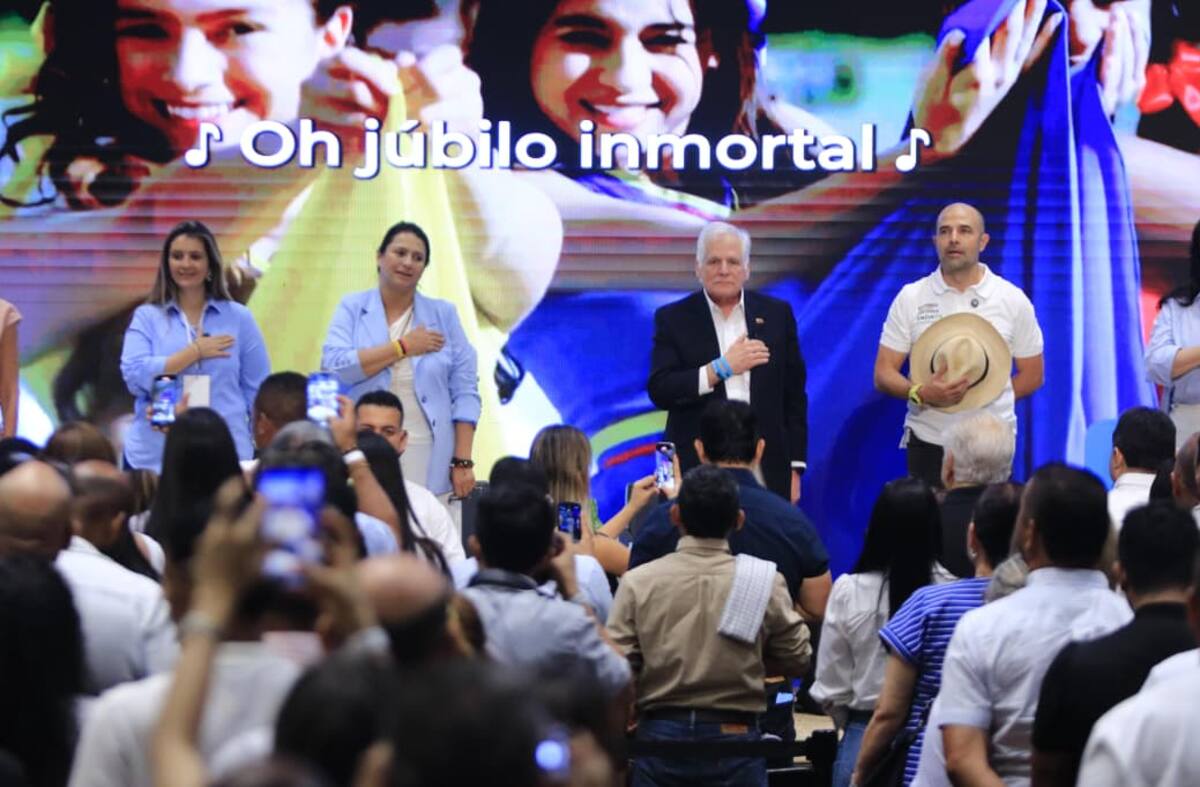 Paloma Valencia, Paola Holguín, Miguel Uribe Londoño y Andrés Guerra, estuvieron en el foro del Centro Democrático en Cartagena. // Foto: Julio Castaño.