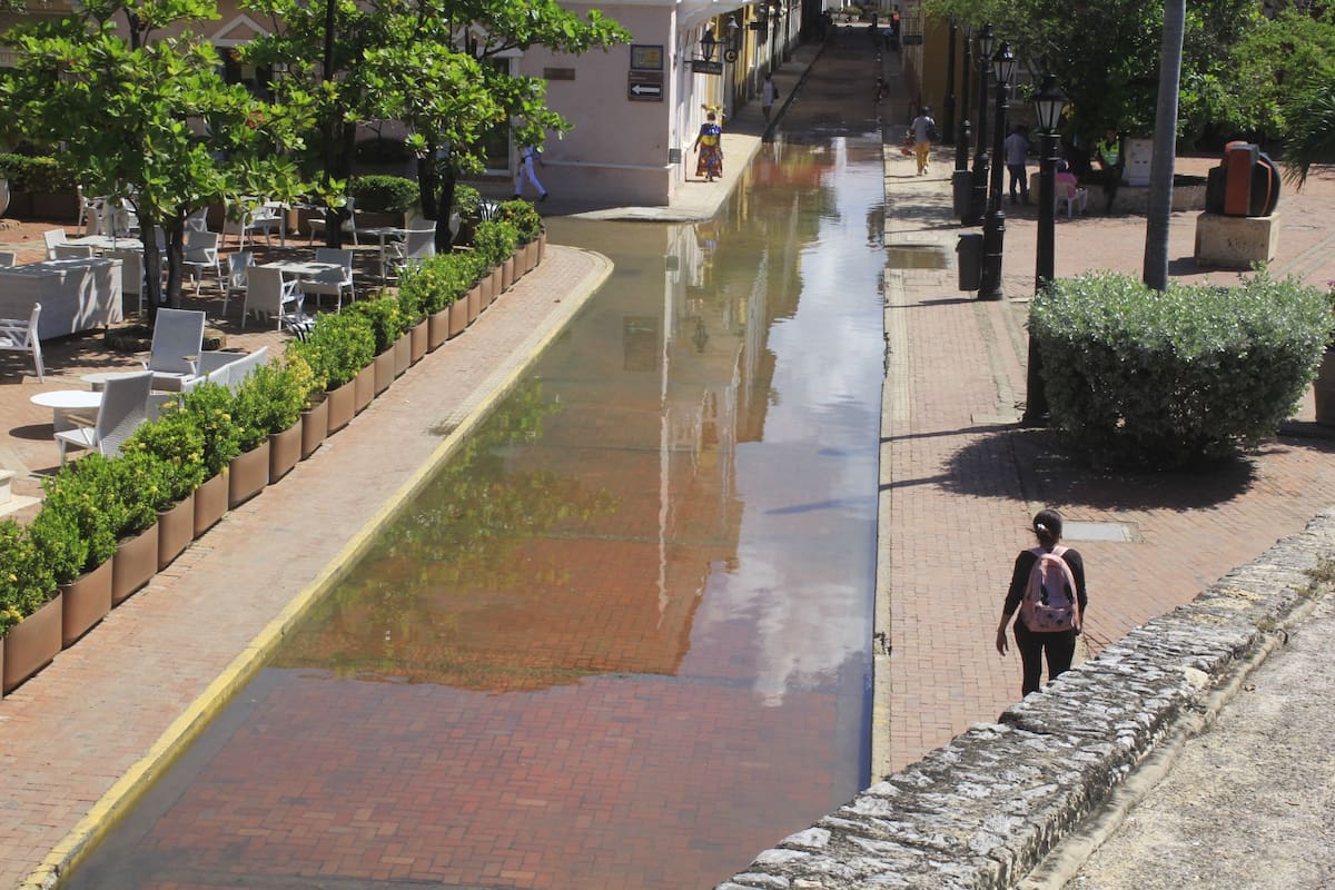 Así se veía la calle San Juan de Dios cuando se inundaba. // Foto: Archivo - El Universal.