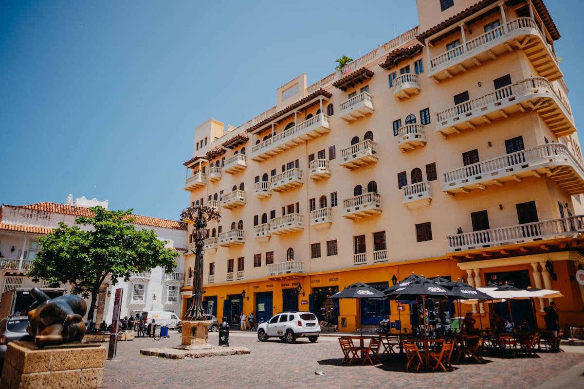 El alcalde Dumek Turbay anunció la instalación de bolardos en varias plazas del Centro Histórico. // Cortesía - Alcaldía de Cartagena.
