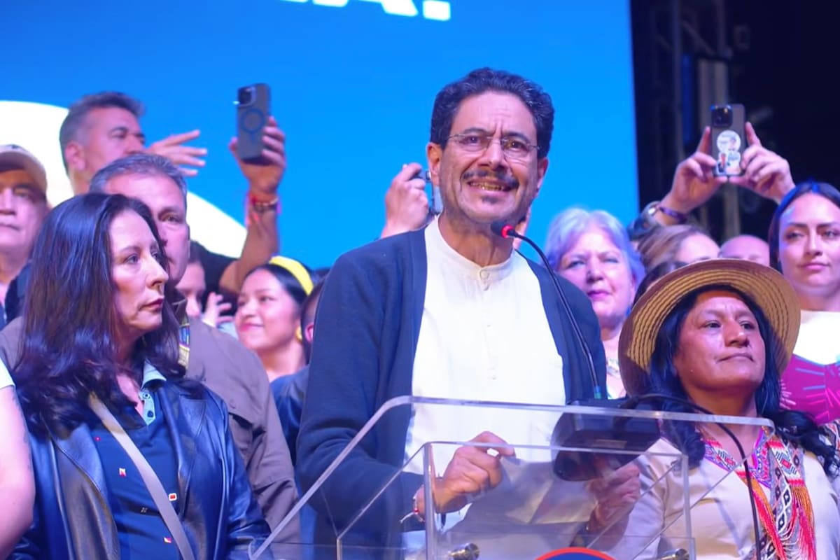 Iván Cepeda acepta resultado preliminar y anuncia impugnación de 33.000 mesas