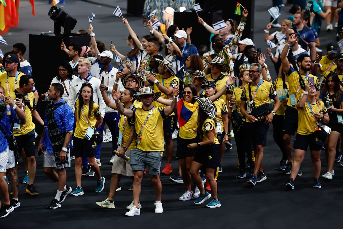 La delegación de Colombia durante la ceremonia de clausura de los Juegos Olímpicos de París 2024. //EFE