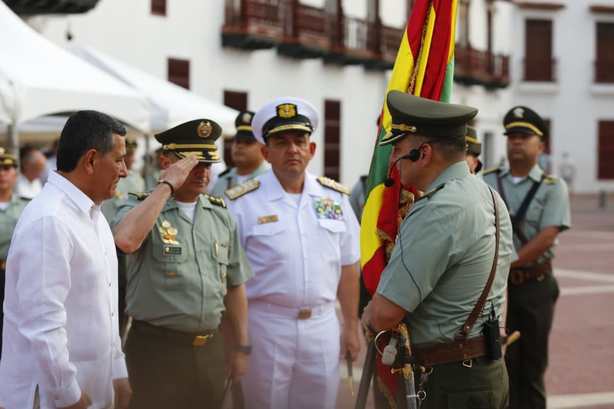 Momento de la ceremonia de posesión de Juan Pablo Ruiz Rodríguez como comandante de la Policía Metropolitana de Cartagena. //FOTO: LUIS HERRÁN - EL UNIVERSAL
