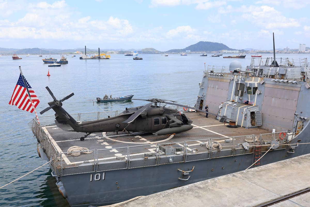 EE.UU. dona a El Salvador tres embarcaciones para combatir al narcotráfico