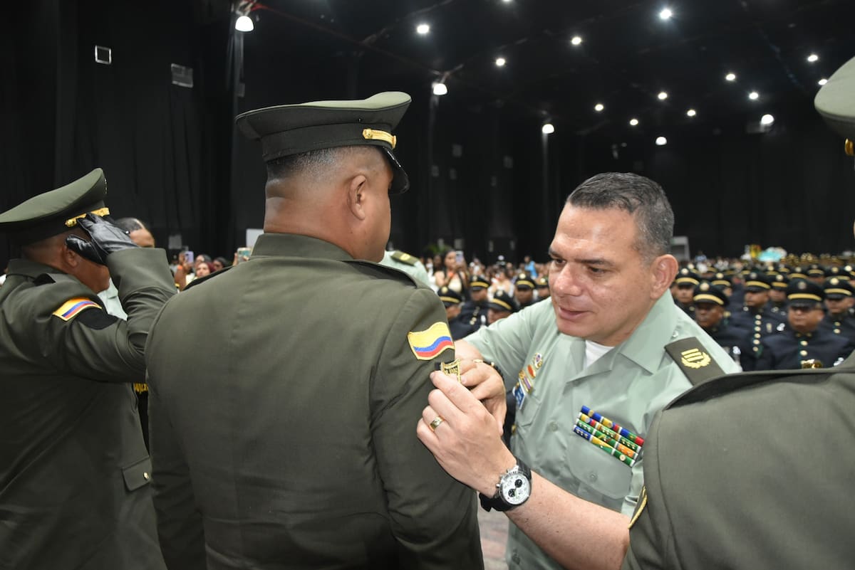 Ceremonia policial en Cartagena reconoció a 368 uniformados y honró a sus fallecidos.