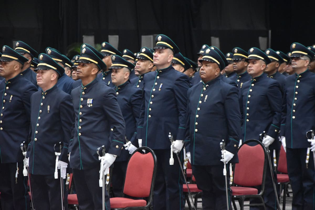 Ceremonia policial en Cartagena reconoció a 368 uniformados y honró a sus fallecidos.