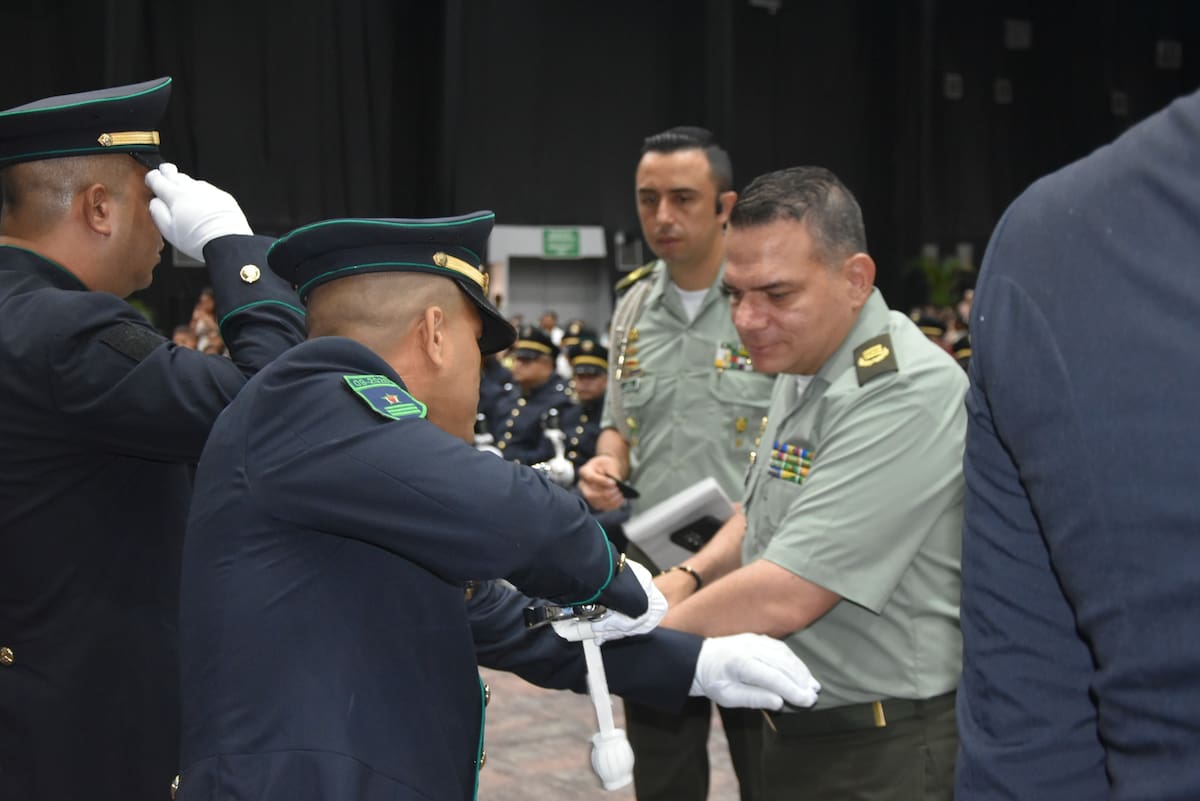 Ceremonia policial en Cartagena reconoció a 368 uniformados y honró a sus fallecidos.