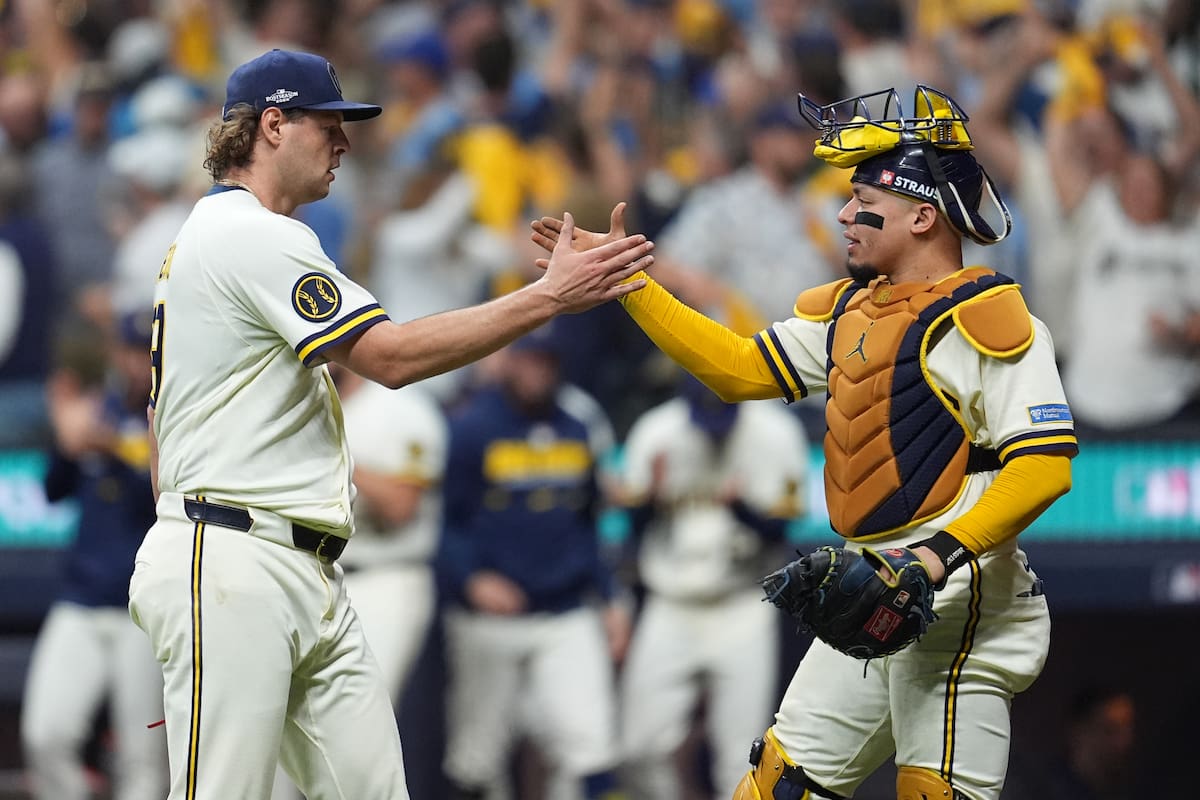Grandes Ligas: Los Cerveceros de Milwaukee se quedan con el primer juego ante los Dodgers