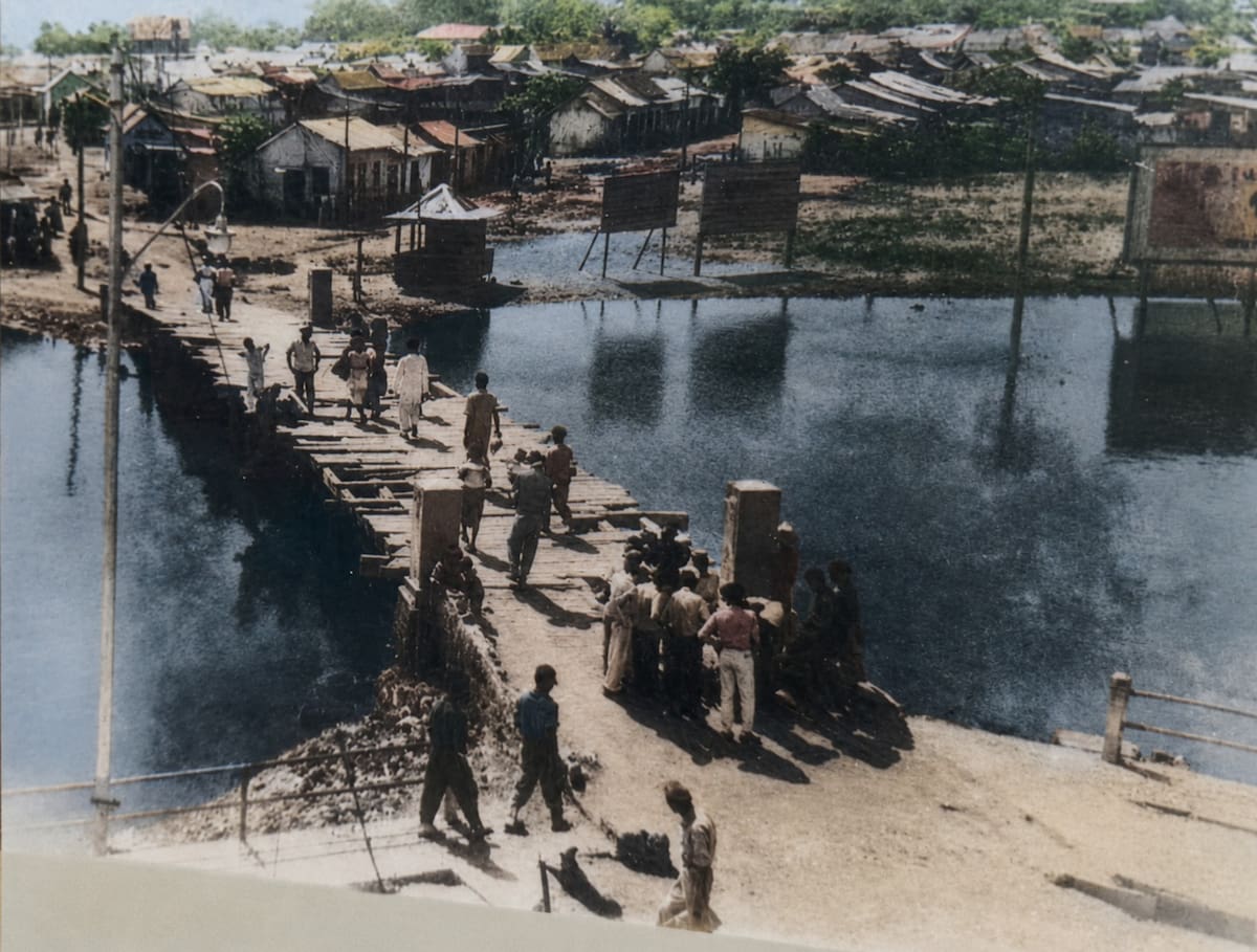 El antiguo puente de Chambacú, una imagen que permanece viva en la memoria de Cartagena. //Foto generada con IA.