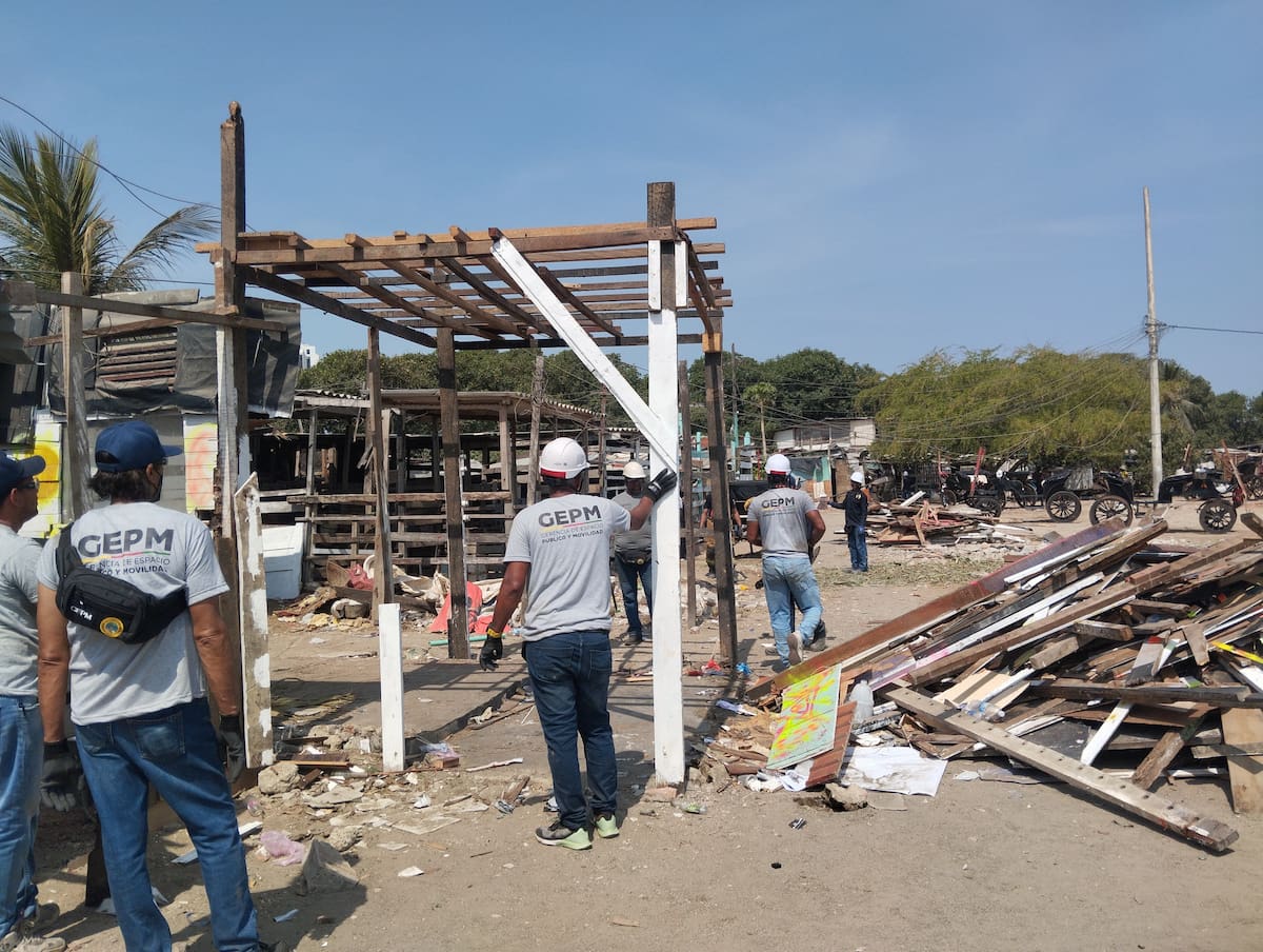 Habitantes de Las Pesebreras de Chambacú, son trasladados a sus nuevas viviendas. // Foto: Oscar Diaz.