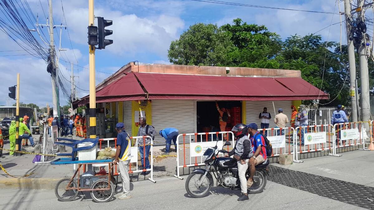 El desmonte de los negocios en Chambacú comenzó el pasado 24 de septiembre. // Foto: Julio Castaño.