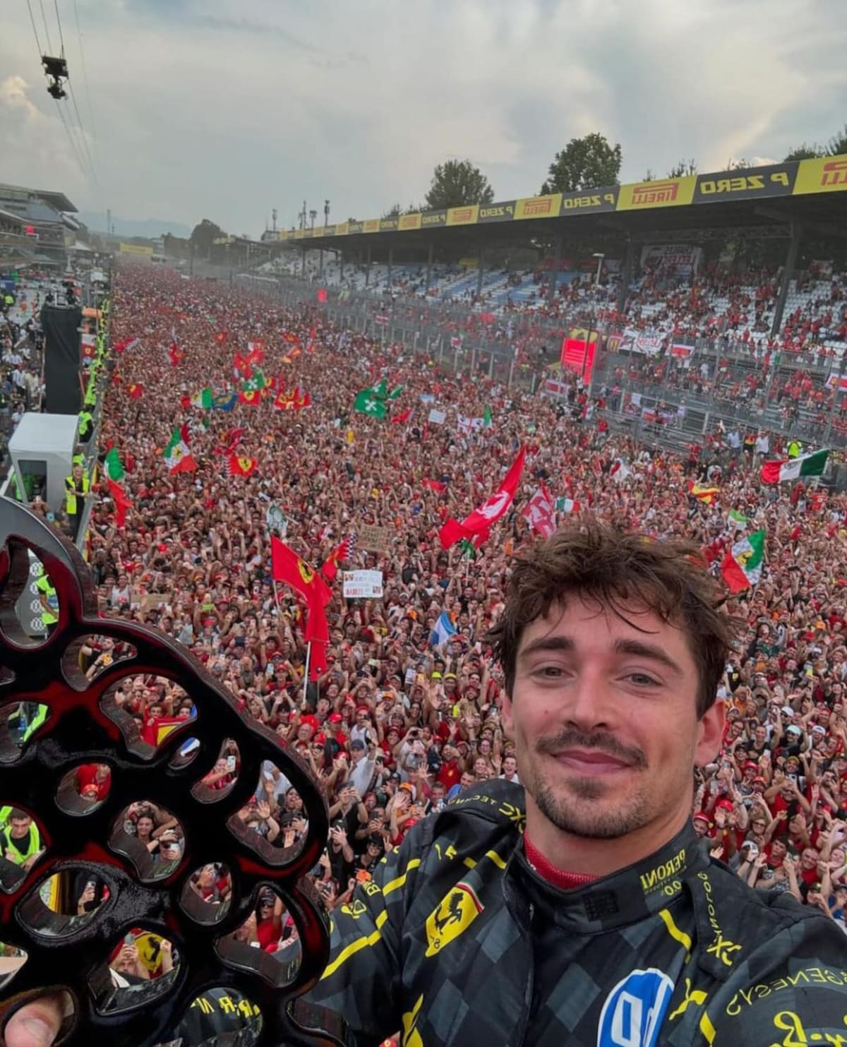 El piloto de Ferrari Charles Leclerc celebra victoria en Monza. // Foto: IG @charles_leclerc.