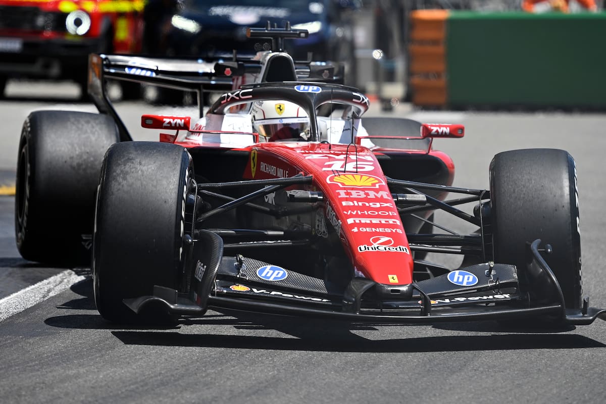 El piloto monegasco Charles Leclerc, de Ferrari, conduce su coche durante la primera sesión de entrenamientos en el Gran Premio de Mónaco. //Foto, AP: Philippe Magoni