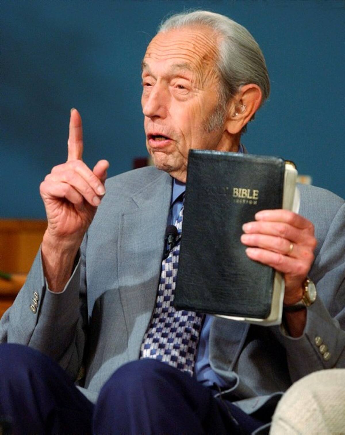 El predicador de California Harold Camping se "equivocó" por cinco meses en cuanto a sus predicciones del fin del mundo. AP