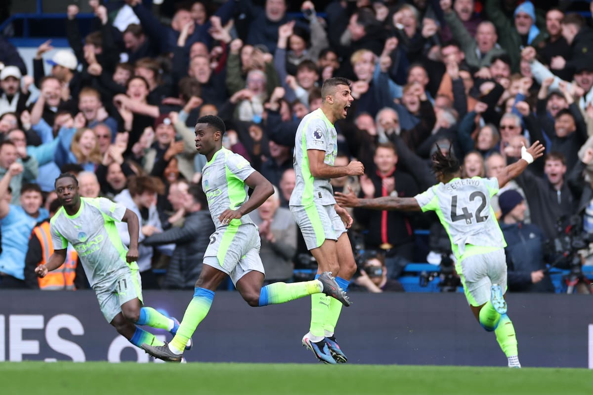 Manchester City aprovechó el tropiezo de Arsenal y metió picante en la Premier