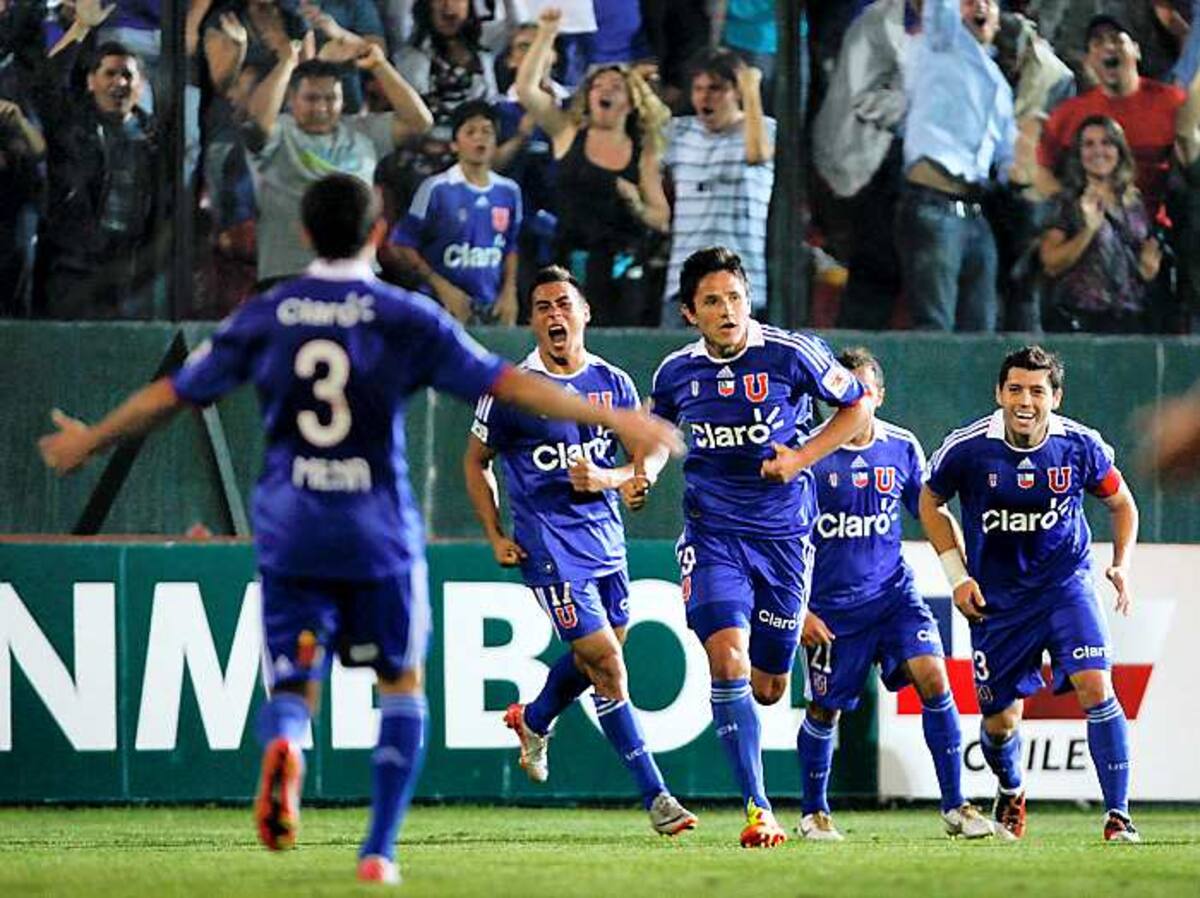 Con goles de Gustavo Canales y Eduardo Vargas, Universidad de Chile venció el miércoles 2-0 a Vasco da Gama y enfrentará a Liga de Quito en la final de la Copa Sudamericana. AP Roberto Candia