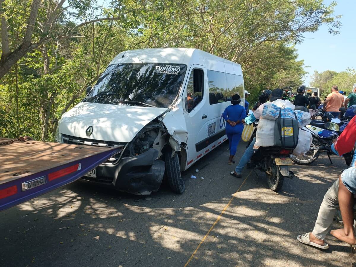 El violento accidente de tránsito ocurrió mientras cientos de vehículos transitaban por la zona. //Cortesía