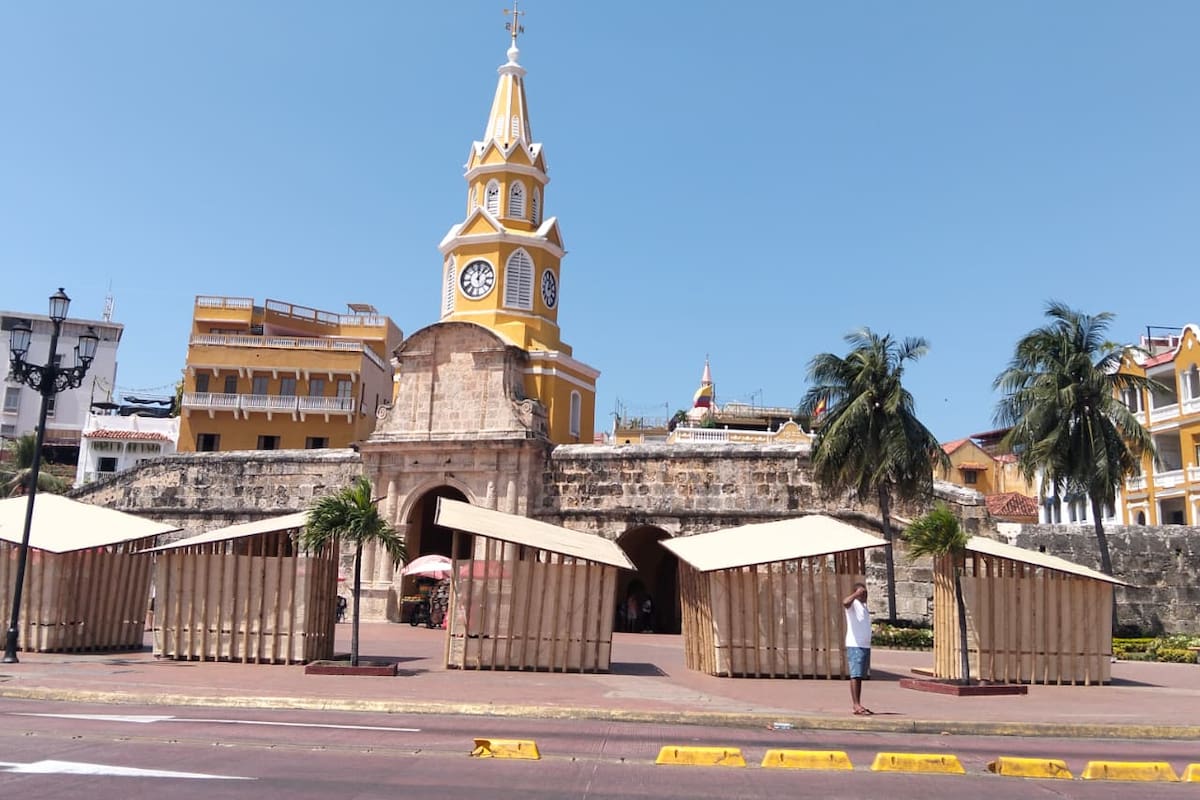 ¿Por qué hay chozas en la Torre del Reloj y en el Camellón de los Mártires?