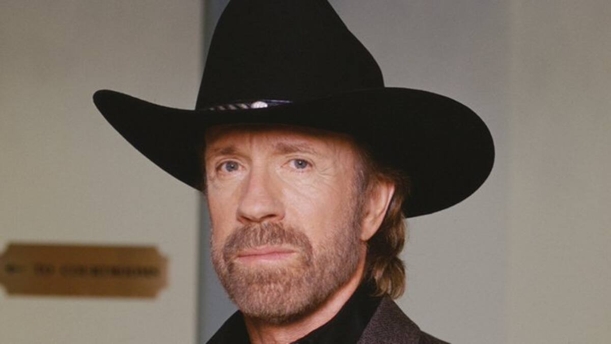El legendario actor y artista marcial Chuck Norris ha fallecido a los 86 años. La familia de la estrella de 'Walker', Texas Ranger” compartió la triste noticia con profundo pesar en las redes sociales el viernes por la mañana.