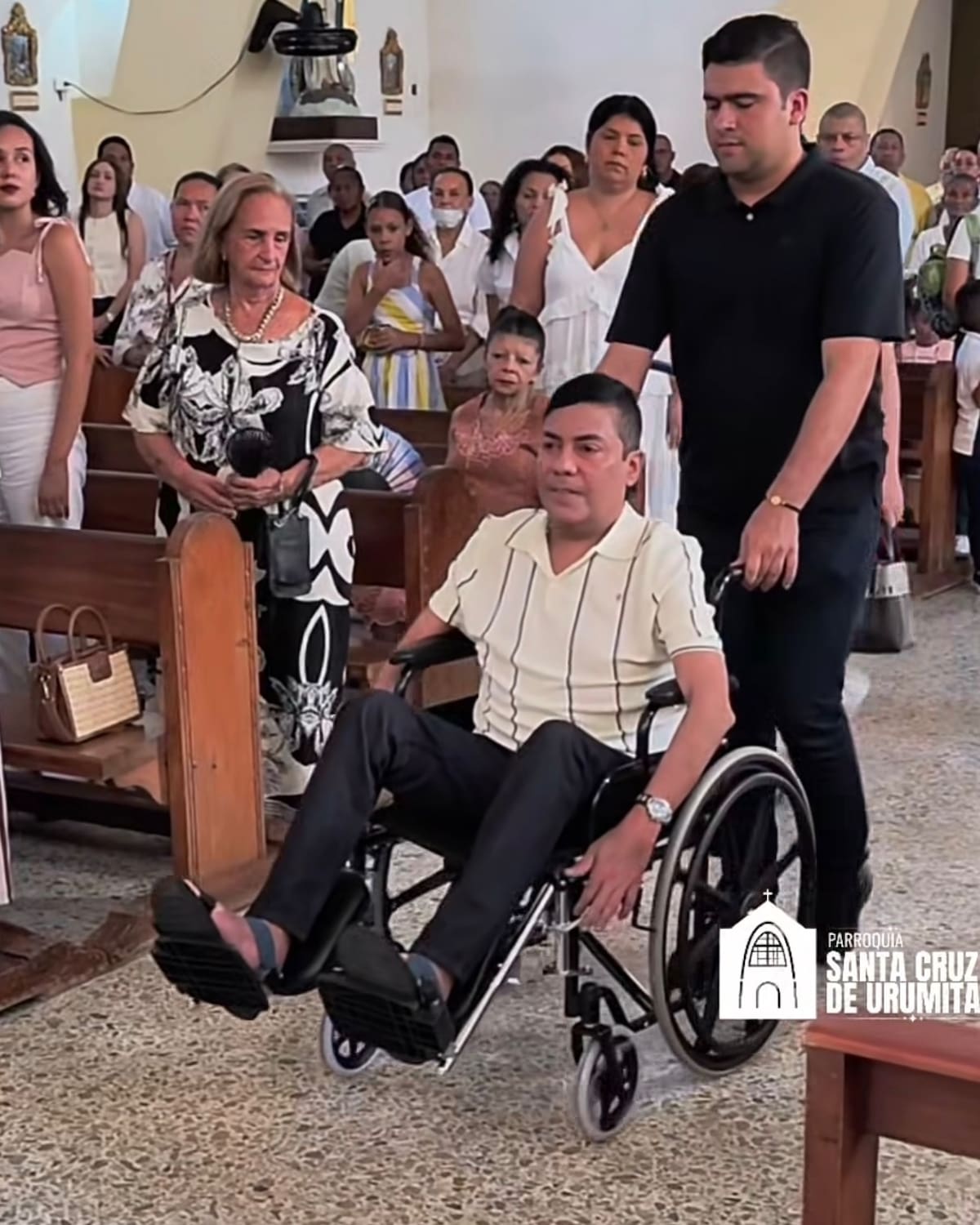 Churo Díaz reaparece en silla de ruedas tras accidente. //Foto: IG: @blogvallenato