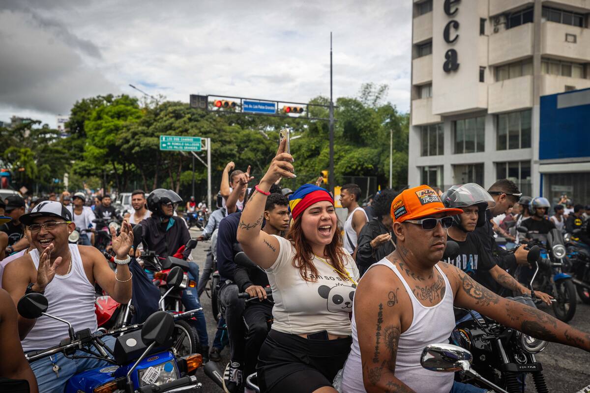 Cientos de motoristas protestan en Caracas contra los resultados de las presidenciales. // EFE.