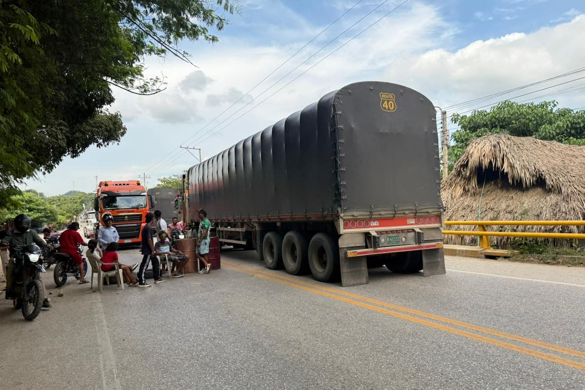 Habitantes bloquean vía en San Juan Nepomuceno por falta de agua potable