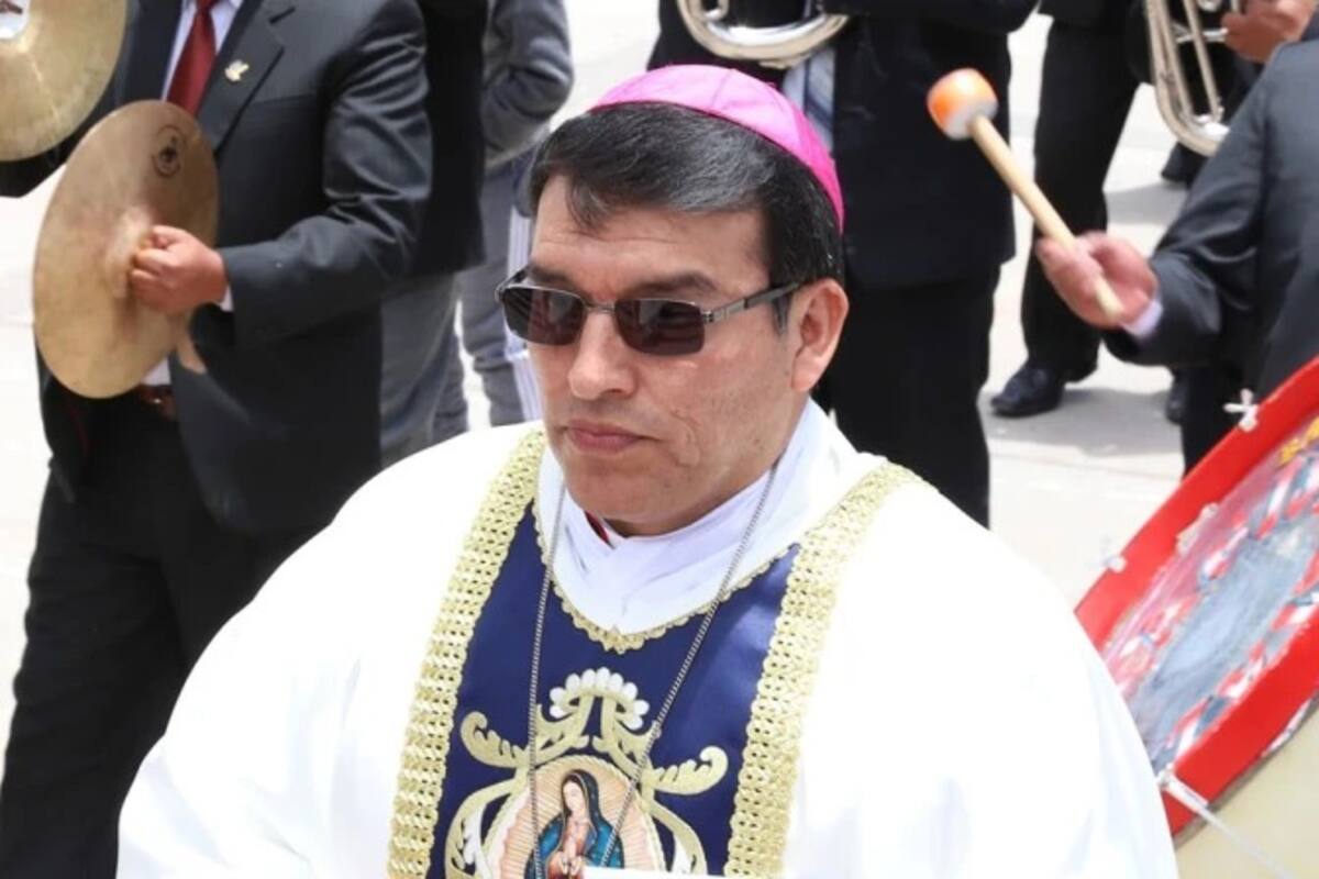 Renuncia obispo acusado de tener 17 amantes, entre ellas una monja