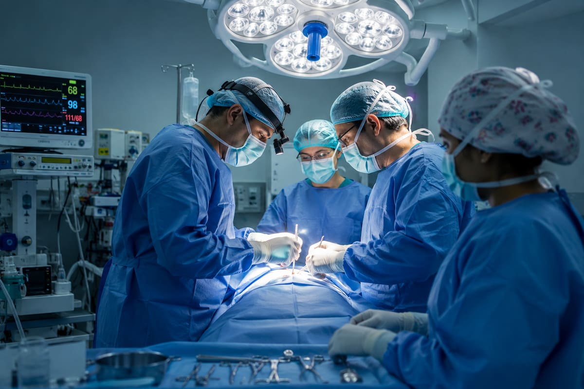 Mujer con cáncer murió tras ser sometida a cirugía programada para otro paciente