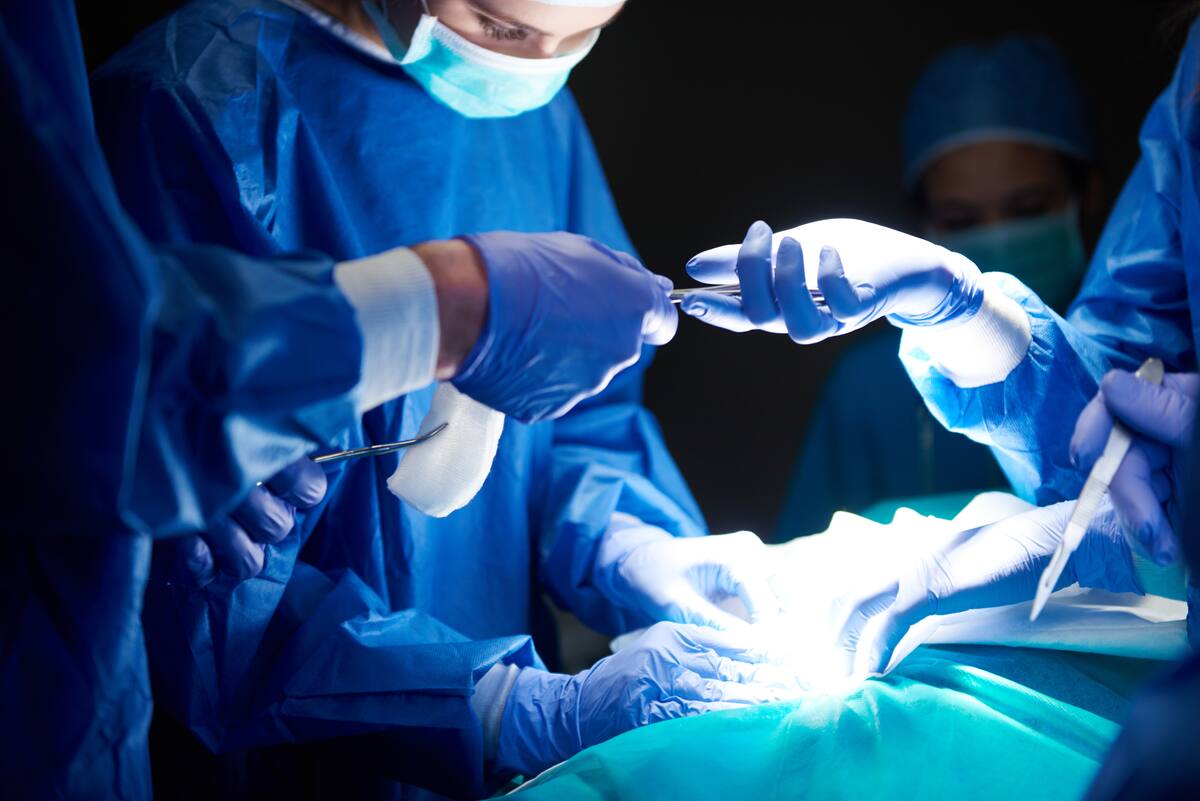 Hospital sueco extrajo útero a 44 mujeres de forma indebida por falta de personal y estrés.