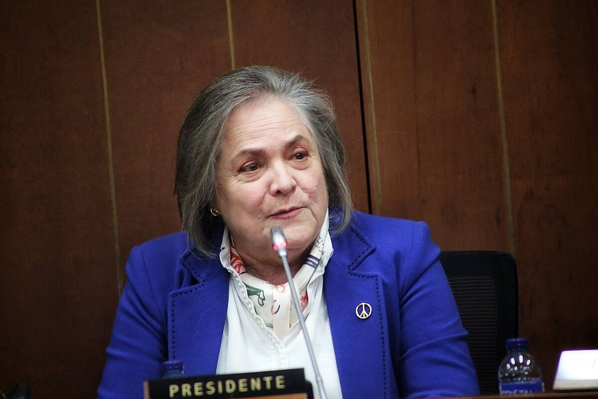 Clara López renuncia a candidatura presidencial para apoyar a Iván Cepeda