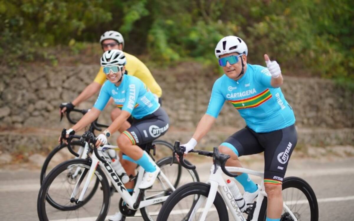 Dumek Turbay, alcalde de Cartagena, se sumó una vez más como participante en La Clásica de la Candelaria, logrando realizar un buen tiempo y llegando a la meta en el primer pelotón. Su esposa, Liliana Majana también participó en la carrera.//Cortesía