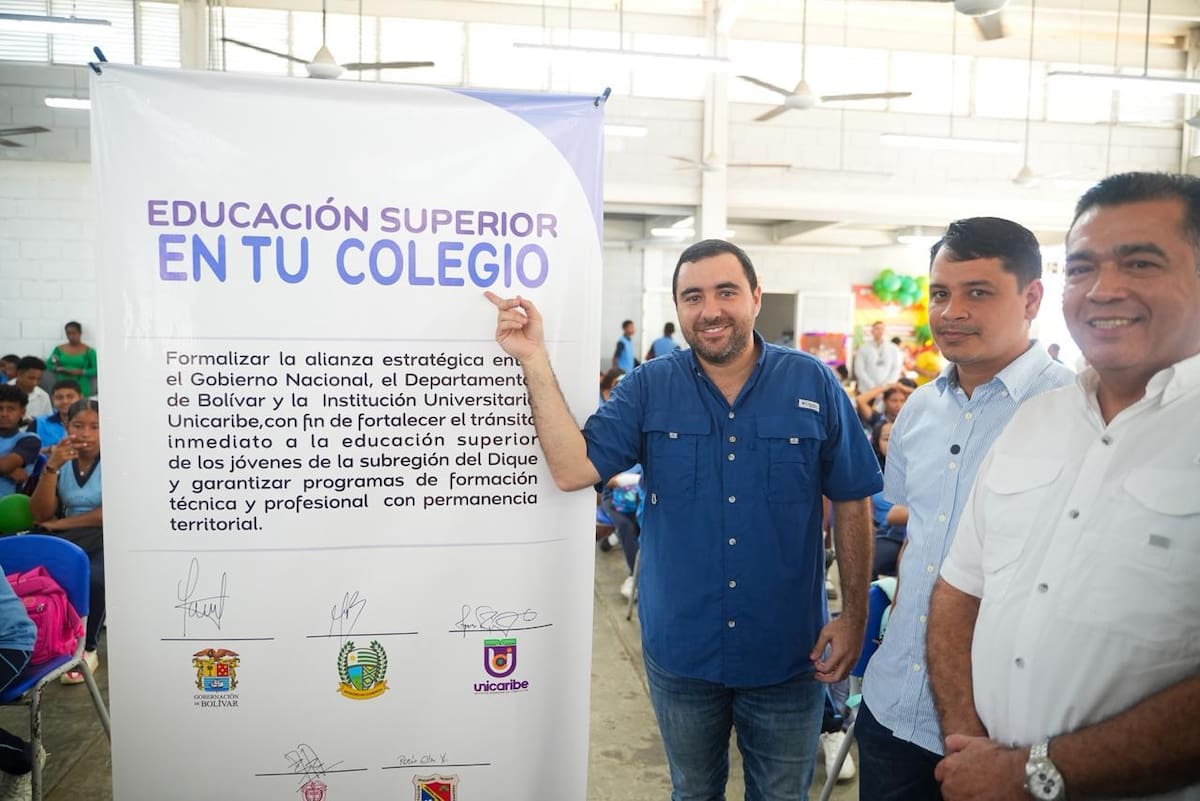 El gobernador de Bolívar, Yamil Arana Padauí, anunció la llegada de la educación superior al municipio de Clemencia. // Foto: Cortesía - Gobernación de Bolívar.