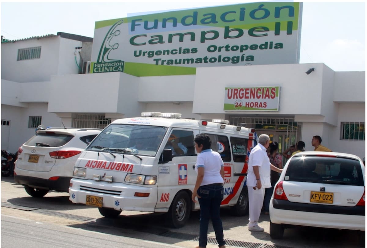 Jorge Rueda Lizcano alcanzó ayer llevado hasta la Clínica Campbell de Malambo, luego de ser atacada a bala por un sicario. /Archivo.