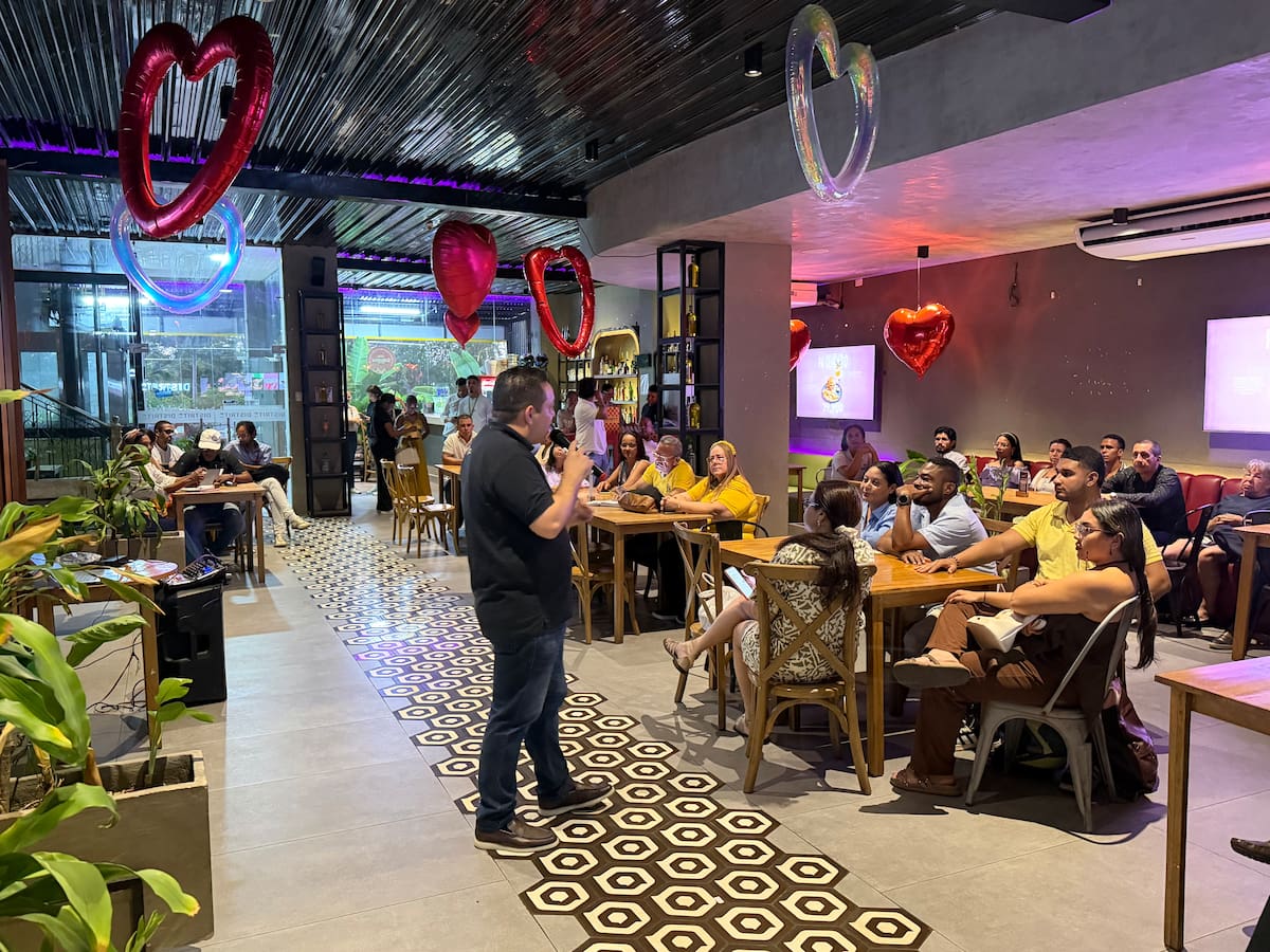 El cuarto Club de Negocios se realizó en el restaurante Distrito Burguer, ubicado en el barrio El Recreo. // Foto: Cortesía - Clínica de Emprendedores.
