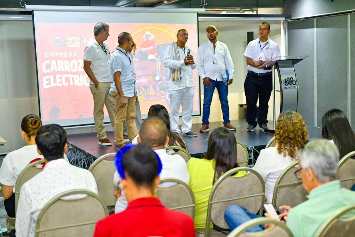 Cocheros y empresarios se reúnen para promover el turismo en Cartagena