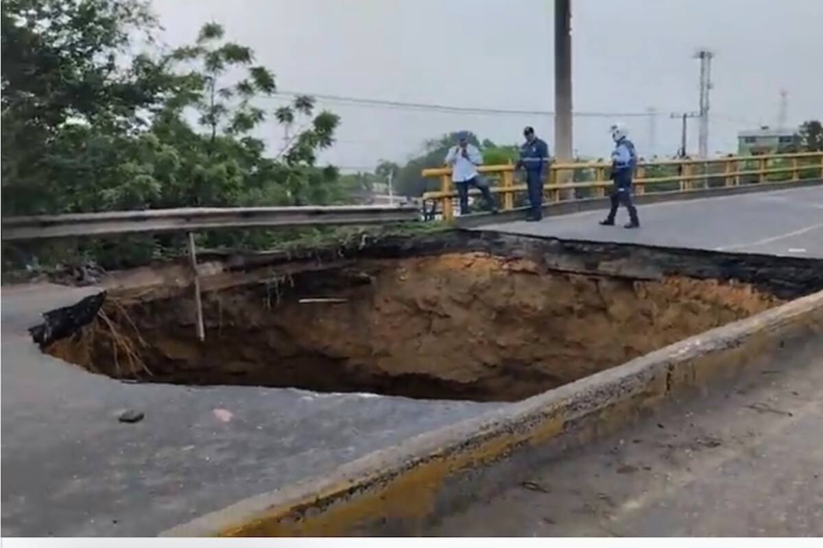 Por colapso de tramo vial, cierran paso por el puente de la Calle 30