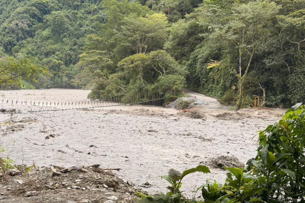 Emergencia en Guayabetal: lluvias derriban puente sobre corredor vial