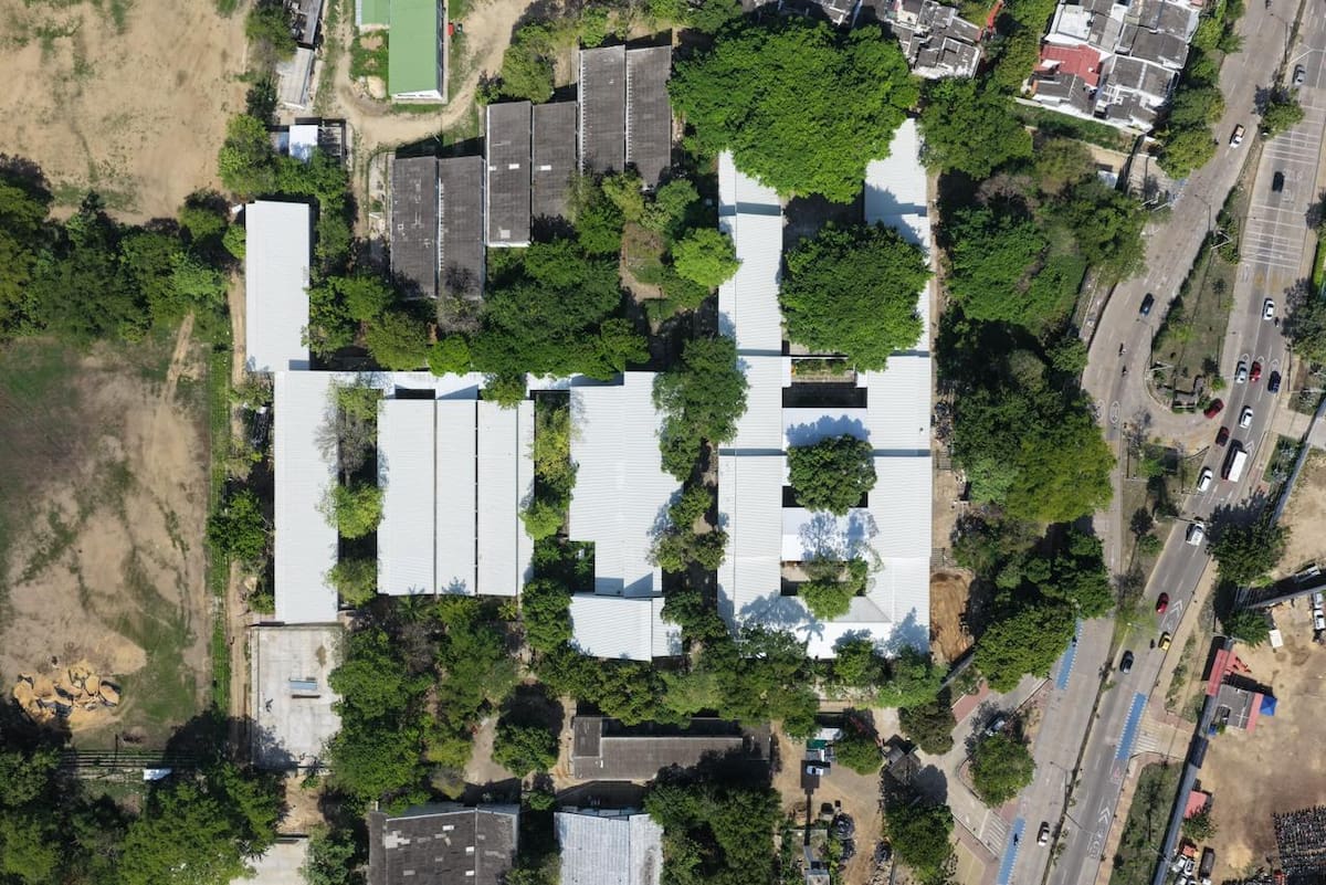 Imagen aérea de las obras que realiza la Alcaldía de Cartagena en el colegio Inem. // Foto: Cortesía - Alcaldía de Cartagena.