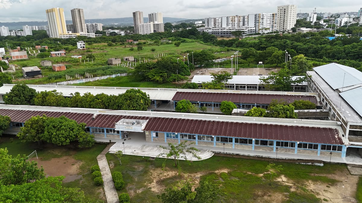 Imágenes de la Institución República de Argentina, en Villa Rosita, donde el Distrito hará obras de mejoramiento. //Foto: Diego Rosales - Drone El Universal