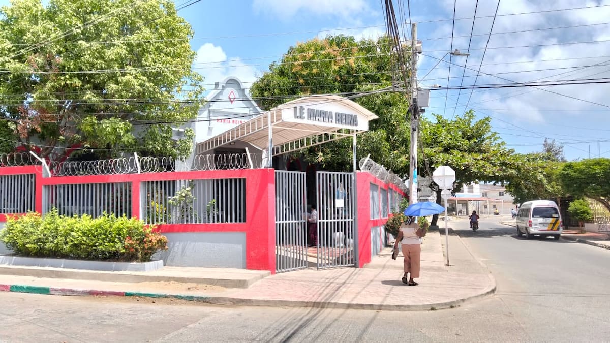 El colegio María Reina está a punto de reabrir tras las obras de mejoramiento. // Foto: Luis Herrán.