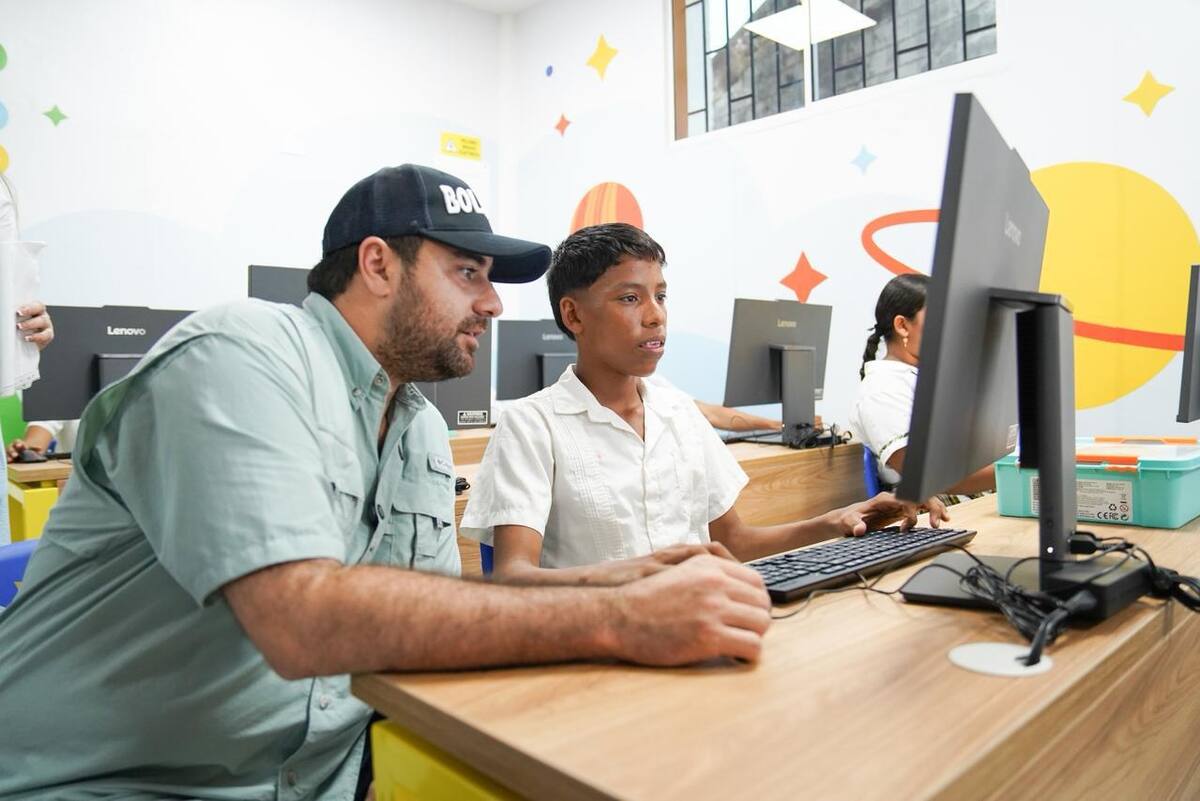 El gobernador de Bolívar, Yamil Arana Padauí, subrayó que la educación debe responder a las demandas del mundo digital y del mercado laboral contemporáneo. // Foto: Cortesía - Gobernación de Bolívar.
